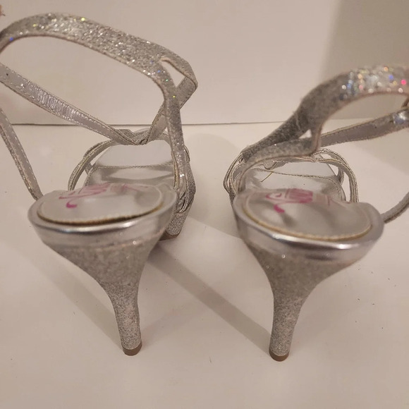 Unlisted A Kenneth Cole Production Hour Friend Silver Glitter Heels in Size 8 - Picture 5 of 12